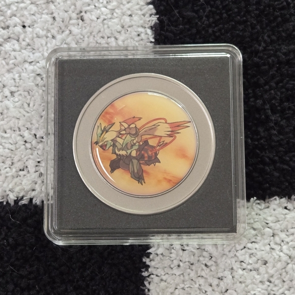 Pokemon White Version 2 collector coin - Picture 2 of 2